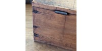 Boîte de bois antique, couvercle a penture